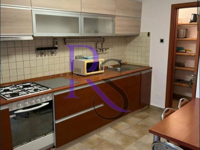 Apartament cu 2 camere de 40mp zona Campului cu parcare